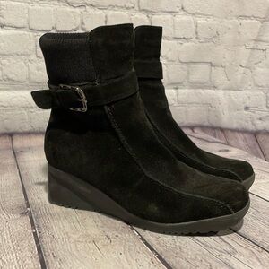 Blondo Women's black suede wedge heel booties Sz9M